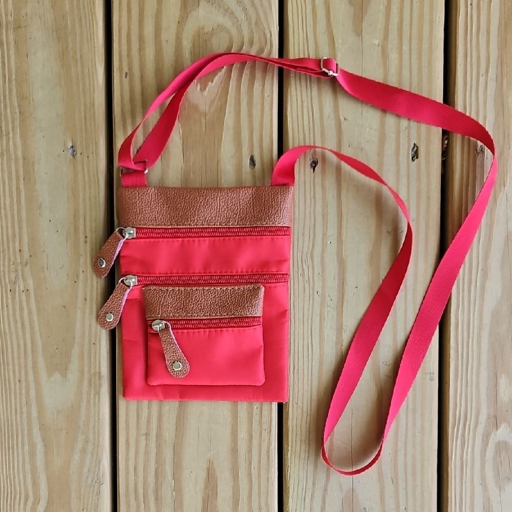 Small Red Vinyl Crossbody Purse – Multi-Pocket